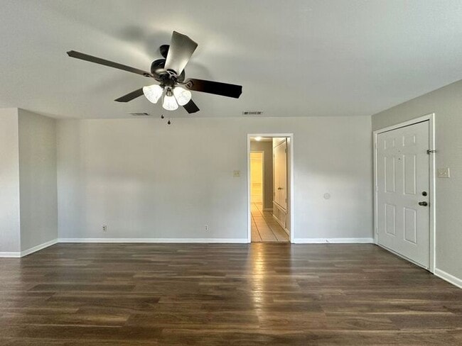 Building Photo - Available-2 Bed 2 Bath Apartment in Central Tyler!