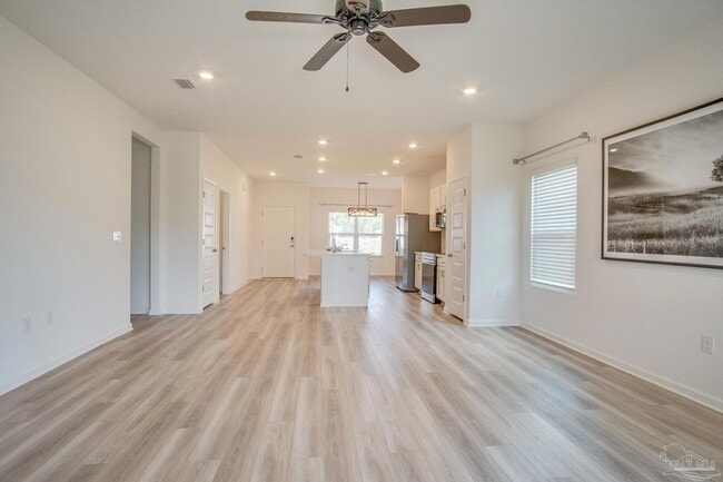 Building Photo - 6625 Sun Tree Cir