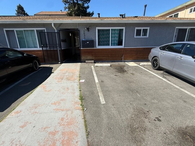 Building Photo - 1631 Frisbie Ct