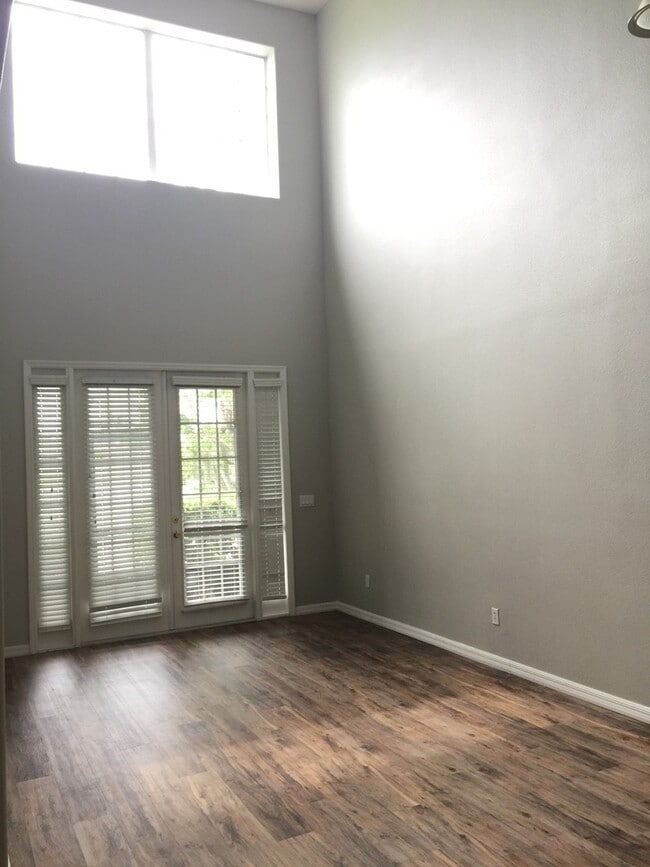 Building Photo - Updated 3 Bedroom Townhome in the Arbor Meadows Gated Community