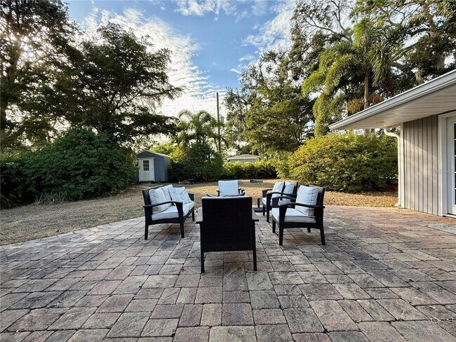 Building Photo - 2126 Craft Ln