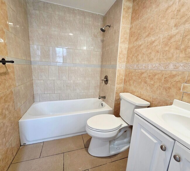 Building Photo - 910 20th St