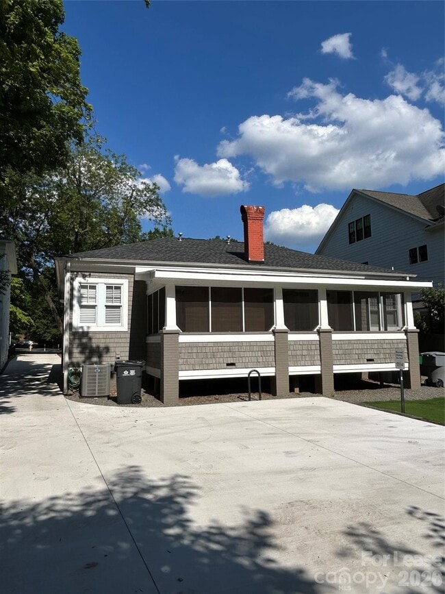 Building Photo - 2114 Crescent Ave