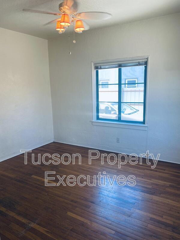 Building Photo - 1233 E Mabel St