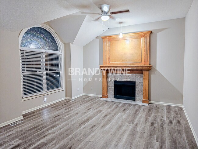 Building Photo - NEW LOWER RENTAL RATE LEASING SPECIAL: Rec...