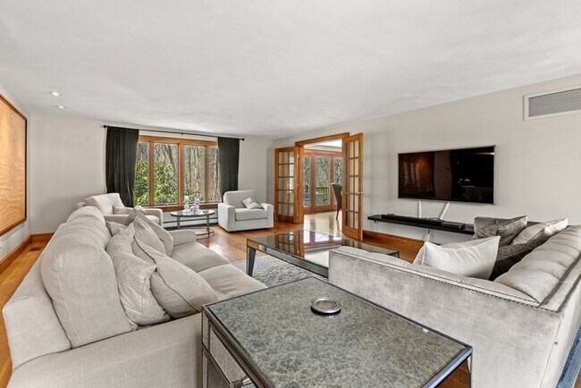 Building Photo - Stunning 3-Bedroom Home with Indoor Pool &...