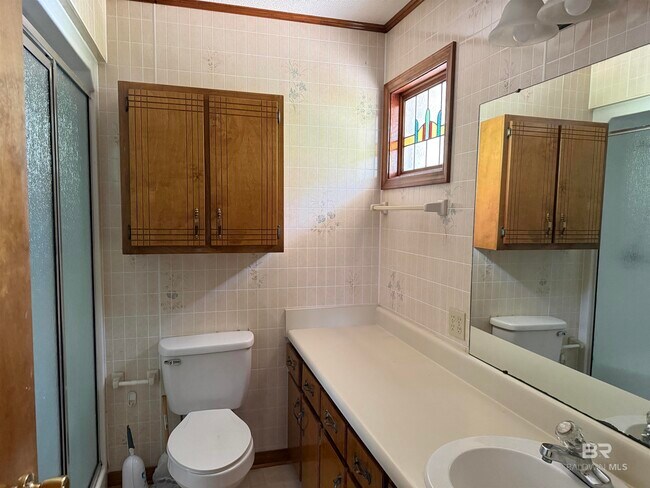 Building Photo - 106 S Beech St