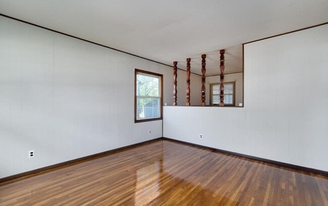 Building Photo - Section 8 Welcome !  Spacious 3 Br / 1 BA Home For Rent !