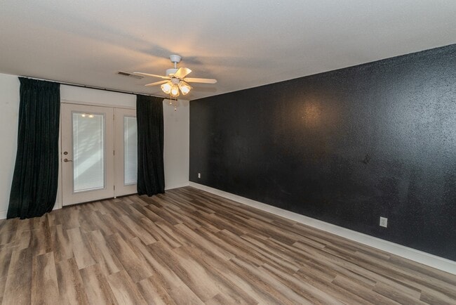 Building Photo - 5975 Meadow Way