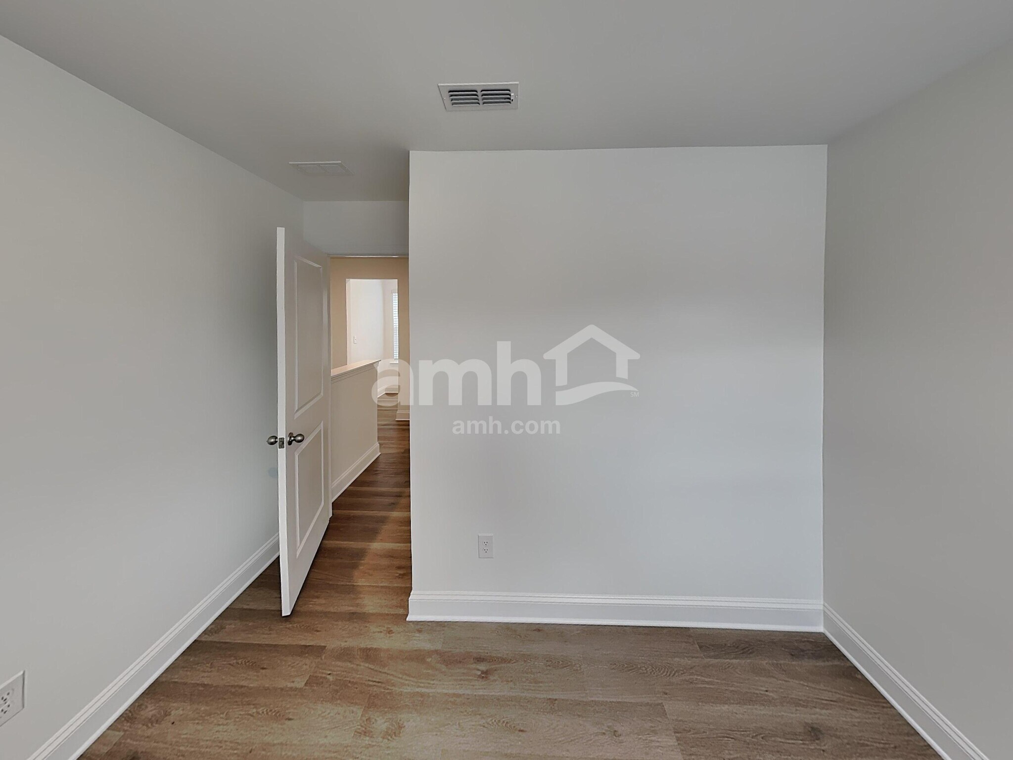 Building Photo - 5006 Twin River Dr