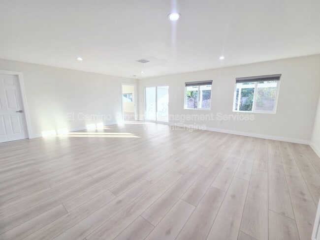 Building Photo - 5662 Cathy Ln