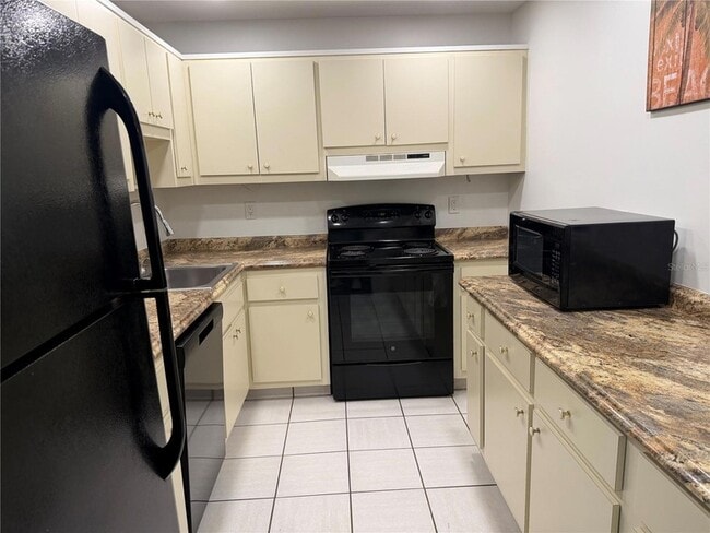 Building Photo - 245 Center Rd