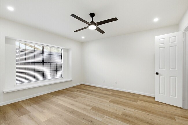 Building Photo - 6808 Beeman Dr