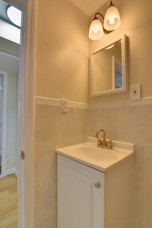 Building Photo - 27 Trull St