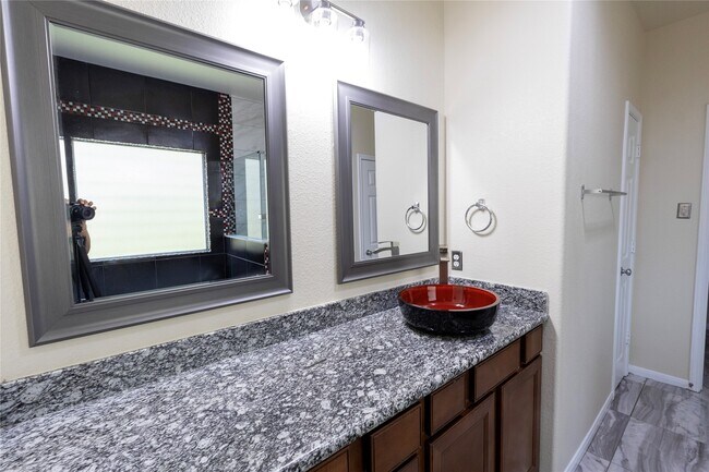 Building Photo - 6442 Wilshire Lakes