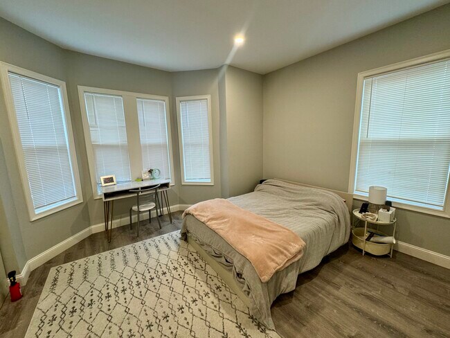 Building Photo - 120 Pitman St