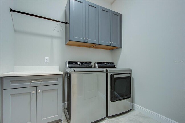 Building Photo - 855 39th Ave N