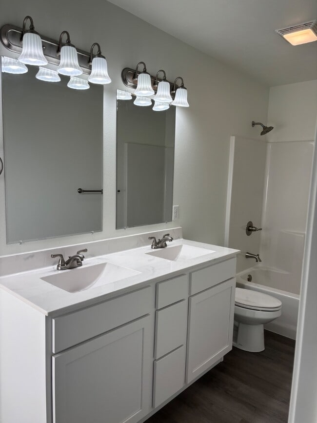 Building Photo - 124 E Sunset Cove Ln