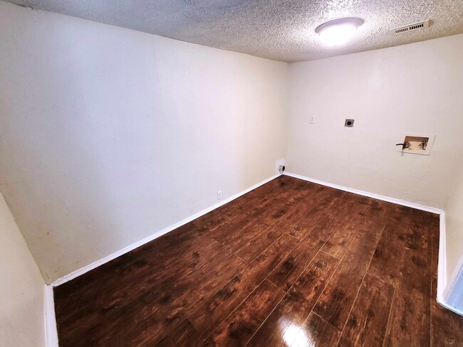 Building Photo - Remodeled Home in NW OKC