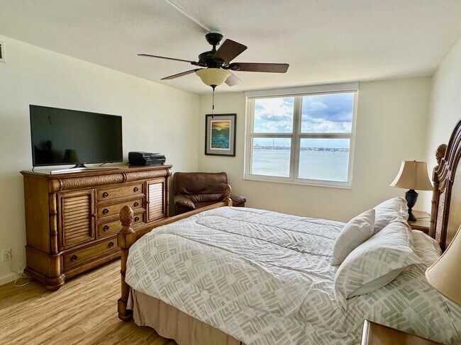 Building Photo - 5480 N Ocean Dr