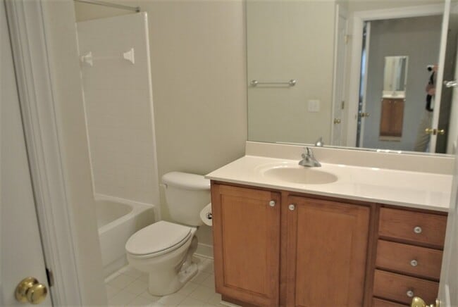 Building Photo - 1621 Providence Glen Dr