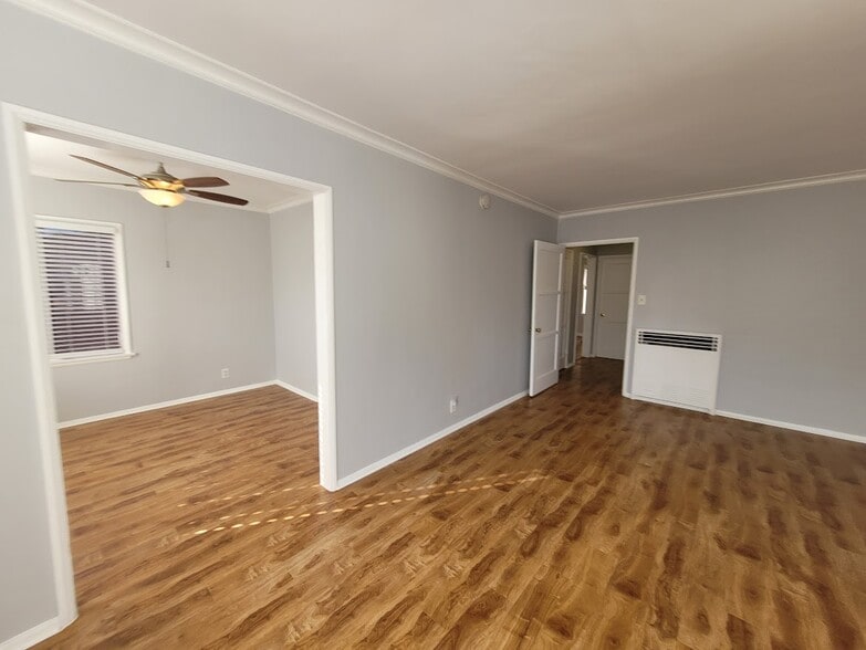 Building Photo - 305 N Palm Ave