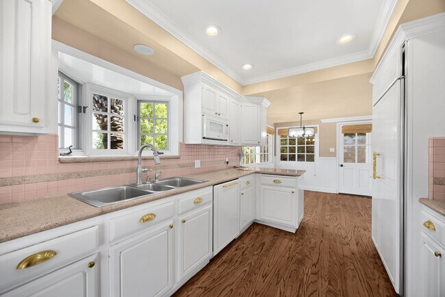 Building Photo - Charming La Habra Heights Home with Scenic Views – 2 Bed, 2 Bath