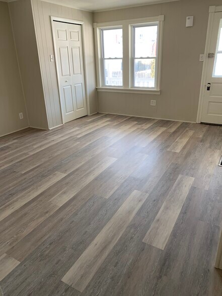 Living room - 8 Hillside Ave