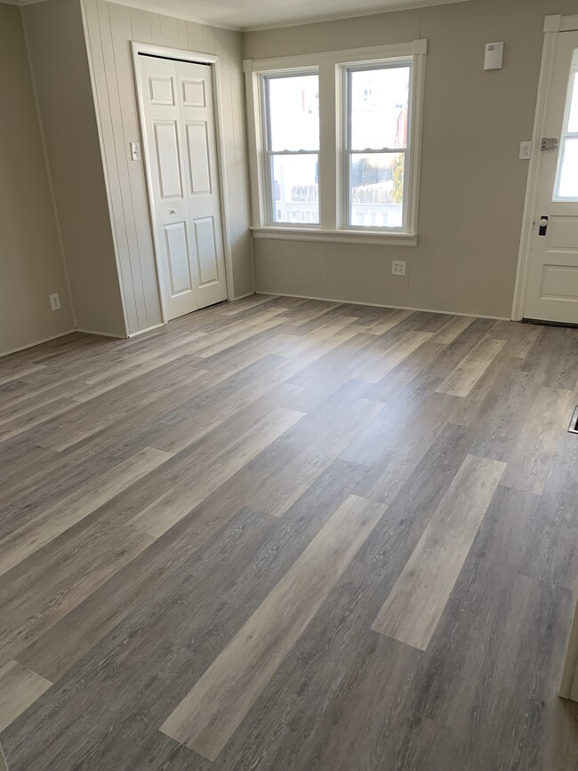 Building Photo - 8 Hillside Ave