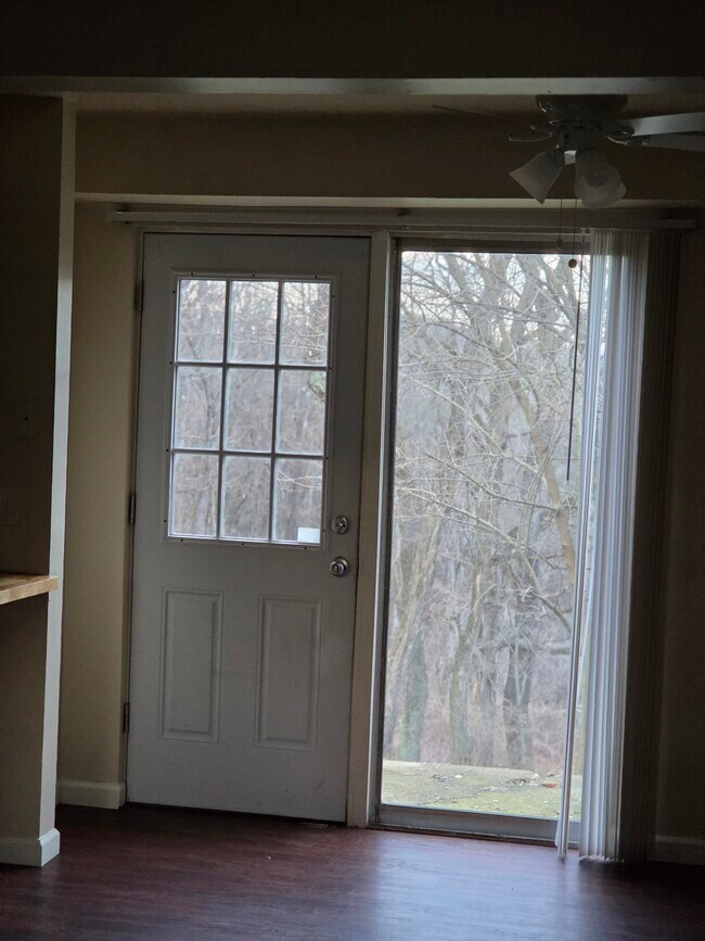 Building Photo - 524 Mercer Rd