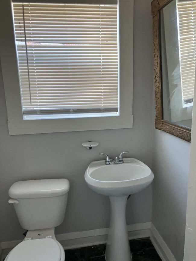 Building Photo - 3210 Oakdale St