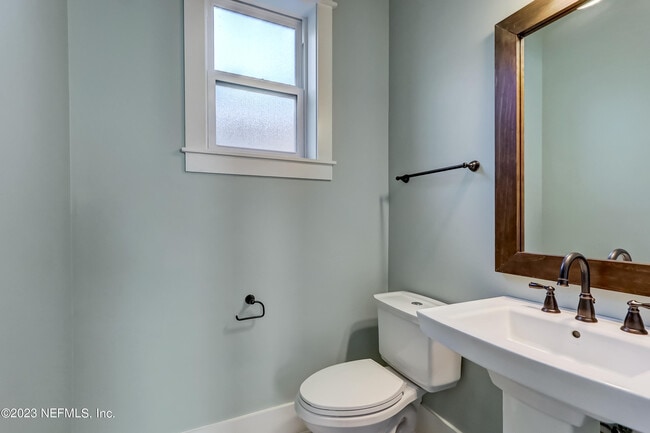 Building Photo - 1228 Willow Ct