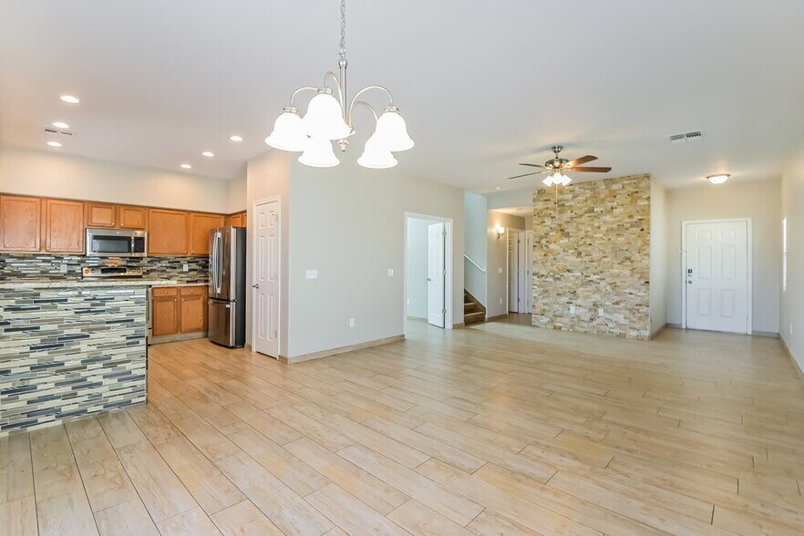 Building Photo - 14863 S Avenida Cucana