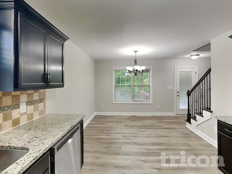 Building Photo - 727 Cavalier Dr