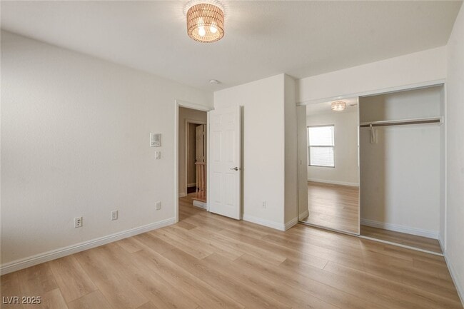 Building Photo - 10808 Wallflower Ave