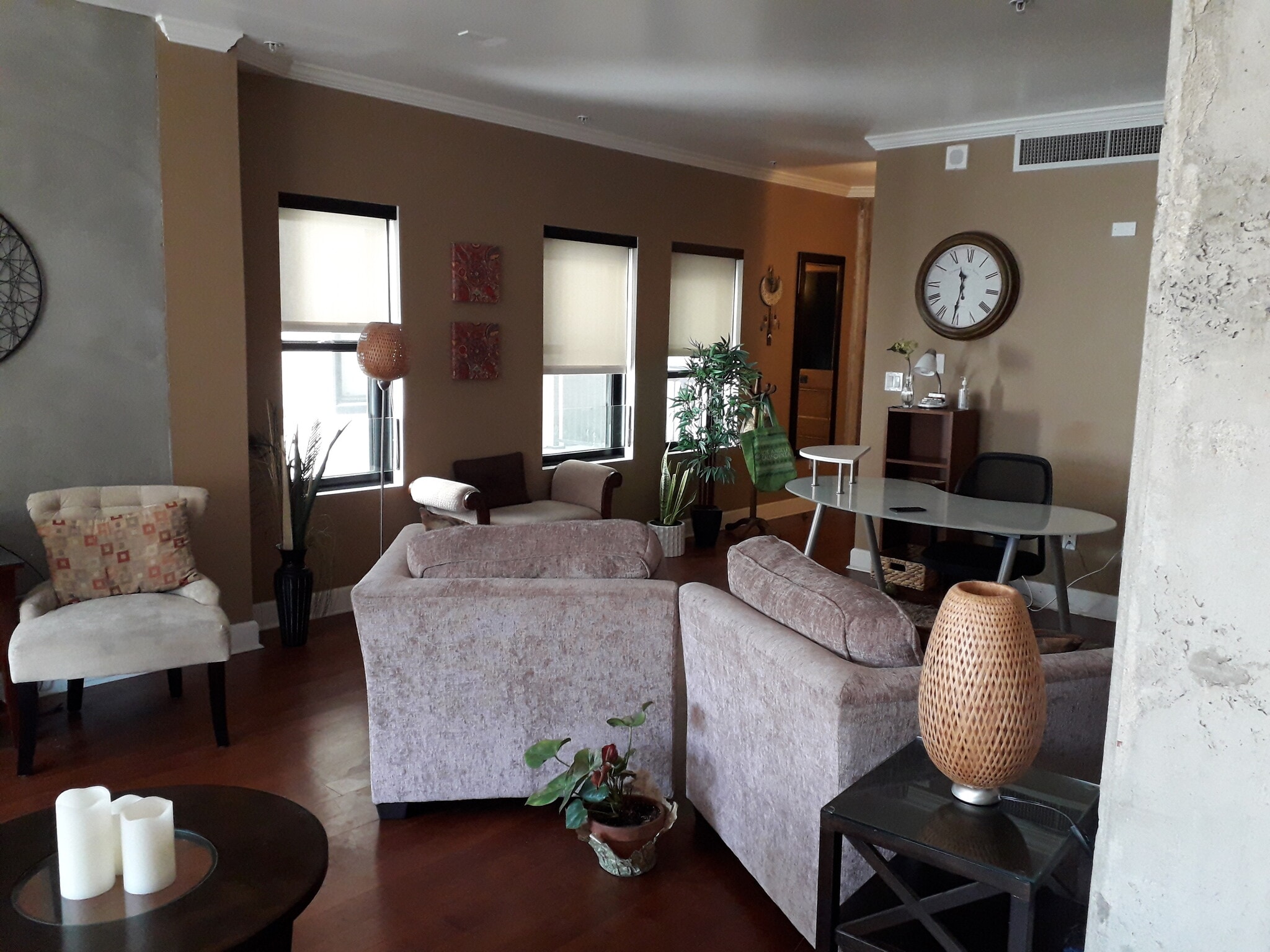 Looking towards unit entry and work area - 416 S spring St