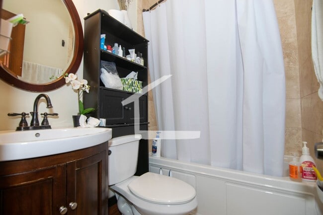 Building Photo - 9/1 No Fee! Two level 5BR/2BA near Brigham Circle, Longwood, Northeastern!