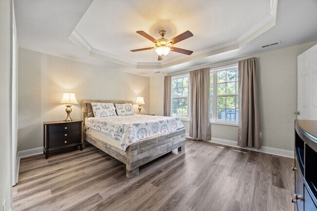 Building Photo - Fully Furnished Month to Month/Short Term Rental!