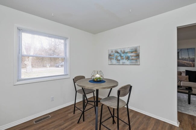 Building Photo - 2121-2123 Fairfax Road