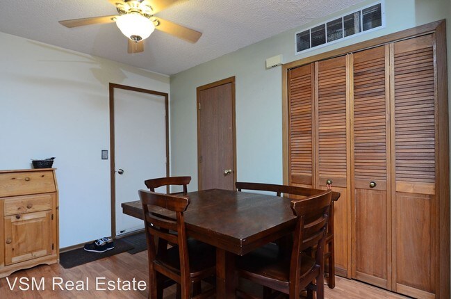 Building Photo - 7644 Wedgewood Ct N