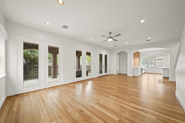 Building Photo - 9714 Braesmont Dr