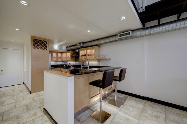 Building Photo - 2117 1/2 Hazard St