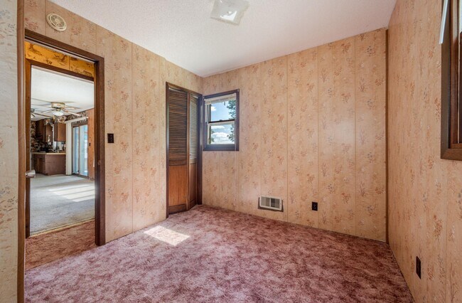 Building Photo - 28457 Splithand Rd