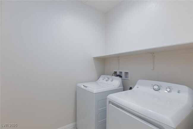 Building Photo - 819 Cottonwood Hl Pl