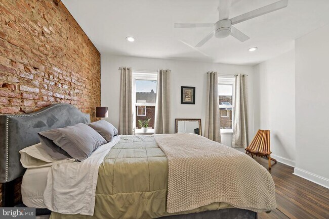 Building Photo - 2648 E Mayfield St