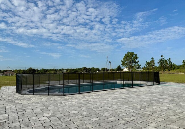 Building Photo - 11400 Lovers Ln