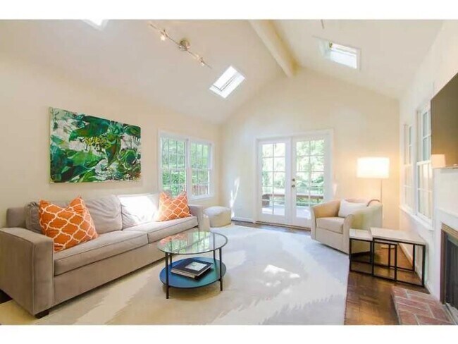 Building Photo - 1916 Greystone Rd NW