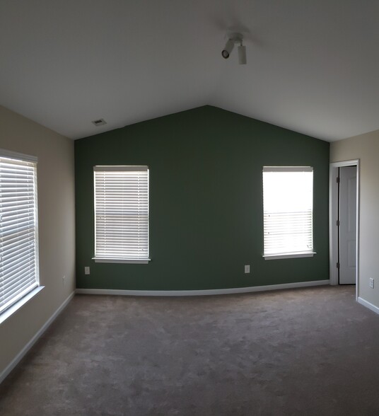 Building Photo - 5509 Oak Gate Dr