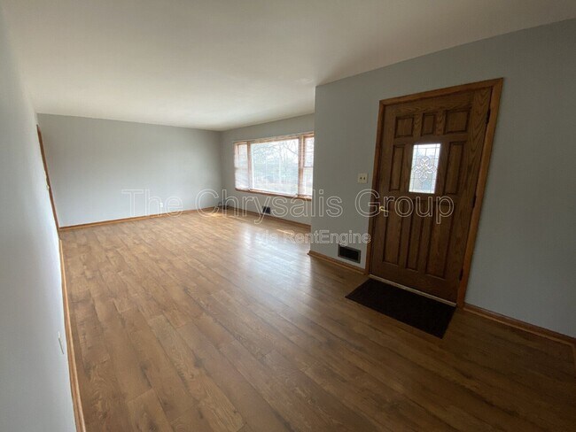 Building Photo - 2417 Circle Dr