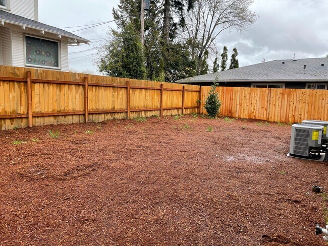 Building Photo - 2-Bedroom, 1-Bath Home in North Portland!